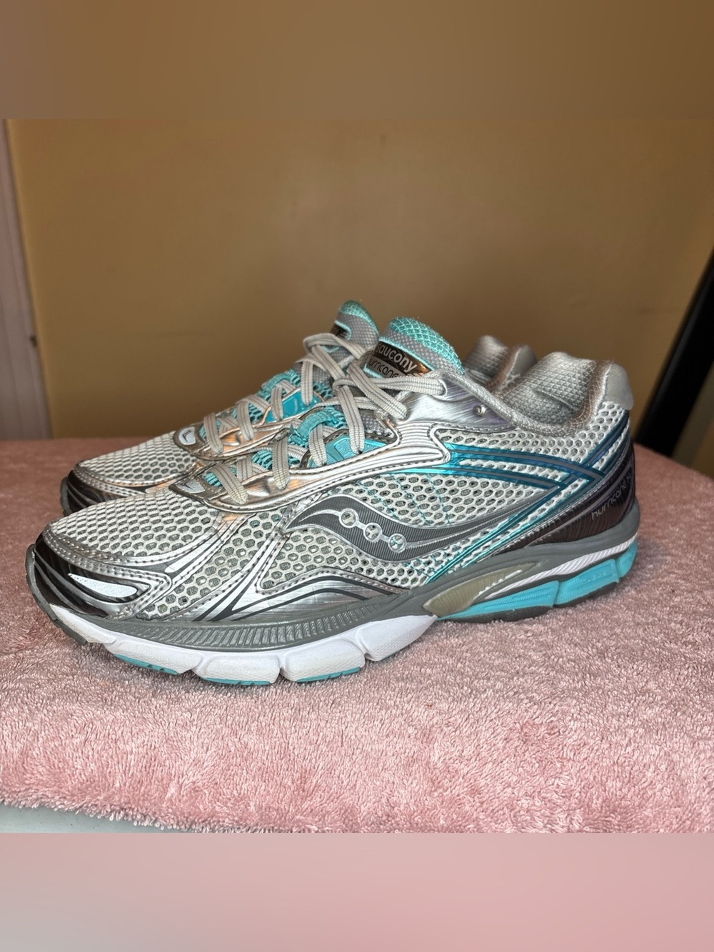 Saucony Womens Hurricane 14 10134-1 Silver Running Shoes Sneakers Size 9.5